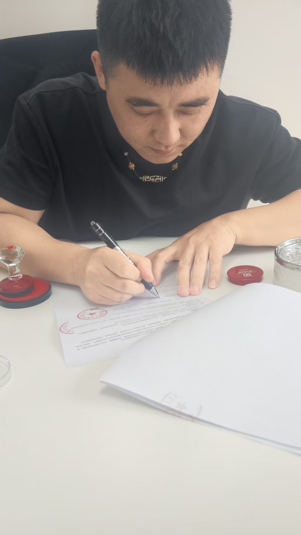 双方现场签署代理记账委托合同