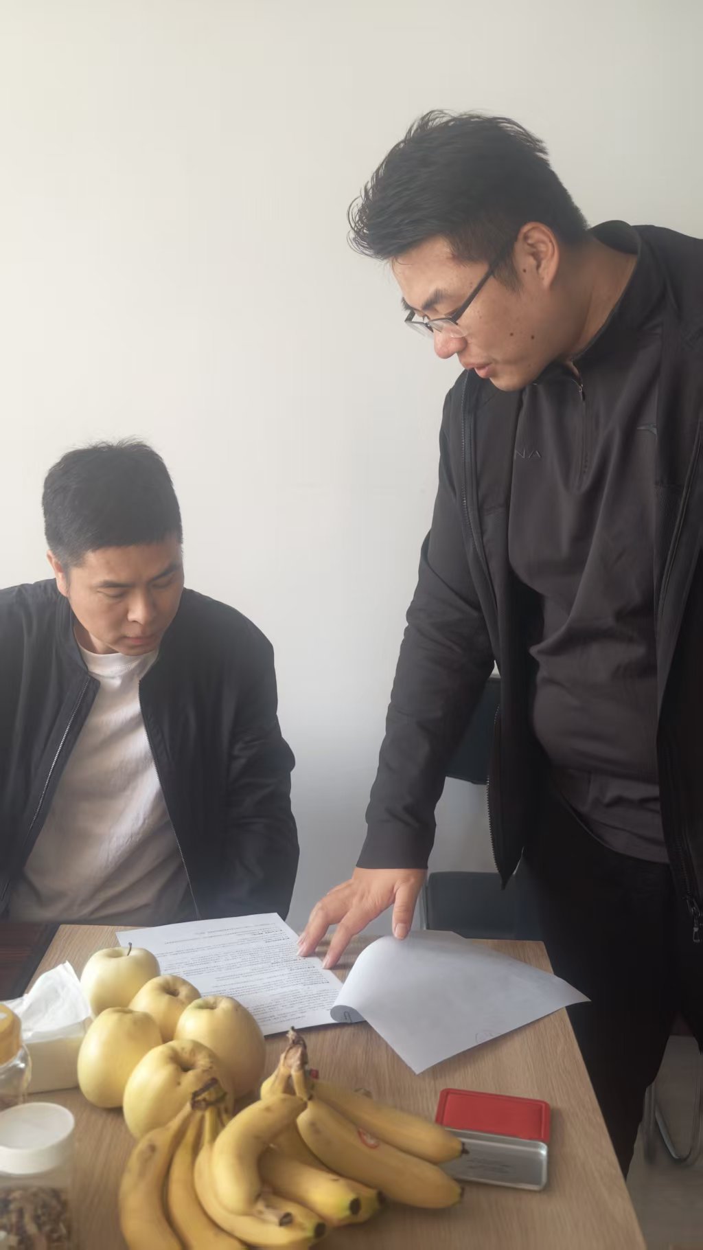 王会计（法定代表人王旭）上门为沈阳胃健通盈健康管理有限公司讲解合同保障条款