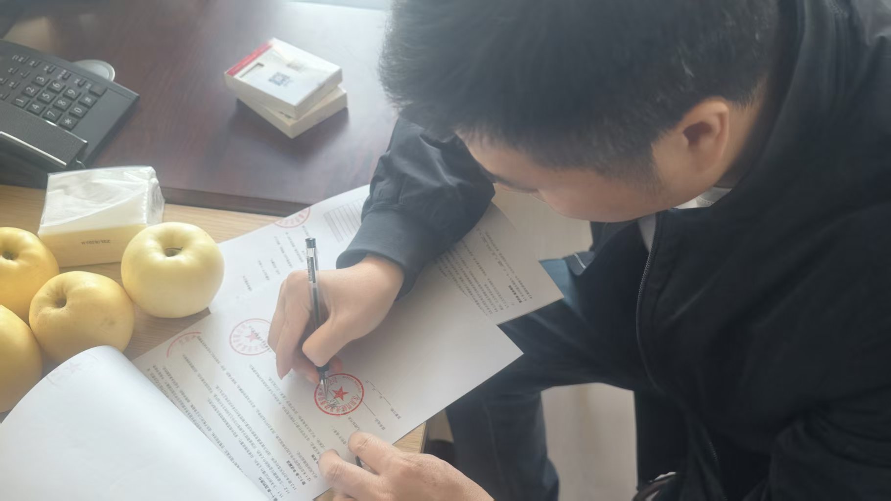 沈阳胃健通盈健康管理有限公司法定代表人黄新锋现场签订代理记账合同